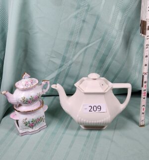 g209- tea pots