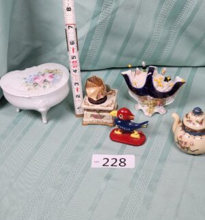 g228- trinket boxes and kansas paperweight