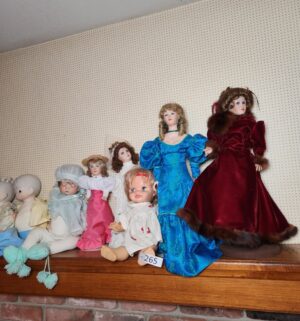g265- Doll collection
