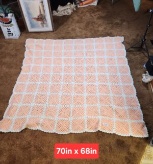 g270- peach/white knitted blanket