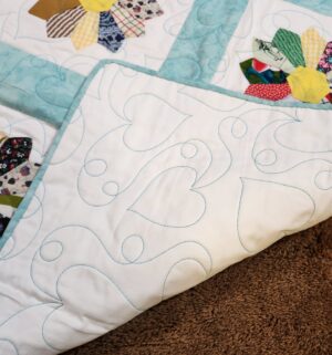 g289- handmade Dresden Plate quilt - Image 3