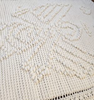 g290- Very large angel knited blanket - Image 3