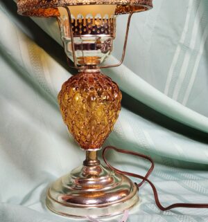 g295- Fenton Aladdin Diamond Quilted pattern lamp - Image 3