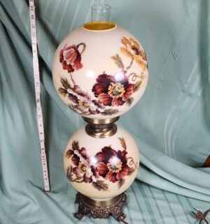 g298- Victorian-era Gone with the Wind parlor lamp. Damaged