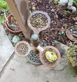 g344- ornate cast iron plate stand - Image 3
