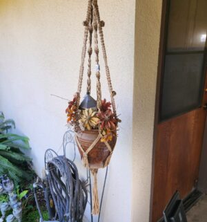 g347- hanging glazed pot