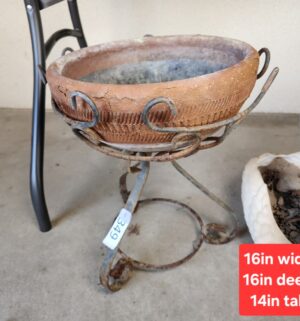 g349- iron pot holder