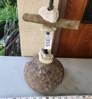 g355- tabletop sea glass and stone heart sculpture - Image 3