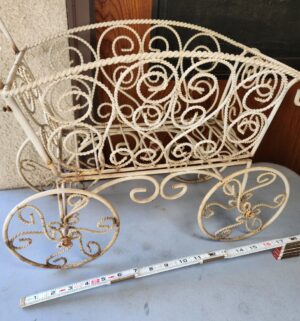 g363- metal wire baby carriage planter - Image 3