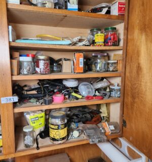 g381- contents of the top cabinets - Image 4