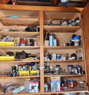 g390- contents of the top cabinets