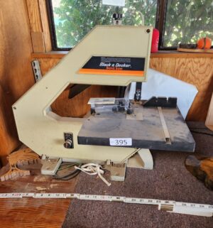g395- black and decker band saw. Tested/works
