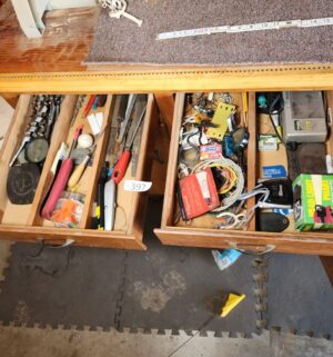 g397- contents of the drawers and bottom cabinets