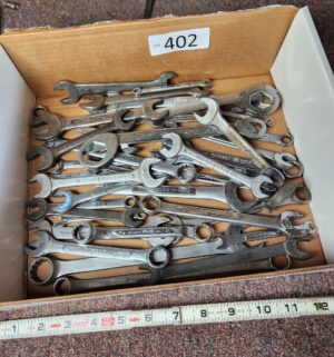g402- box of wrenches