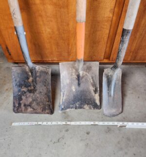 g406- 3 shovels