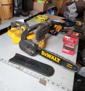 g536- dewalt 20v chainsaw. No battery. Tested w/ ours/works - Image 3