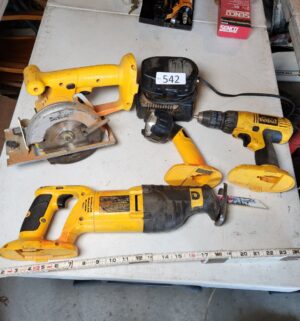 g542- dewalt power tool set. Bad battery.