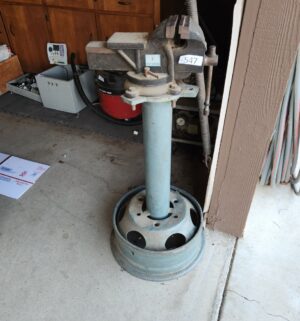 g547- large workshop vise