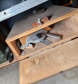 g557- Makita Table Saw Model 2708. No Legs. Tested/works - Image 3