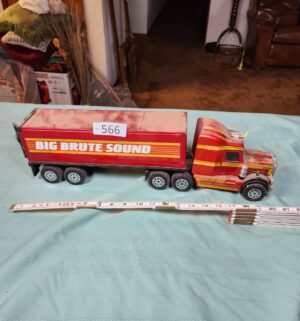 g566- Buddy L Kenworth Big Brute Sound semi-truck and trailer toy