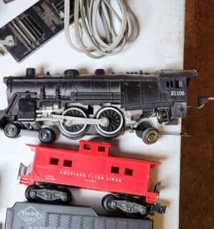 g568- American Flyer S-gauge model trains and a transformer, tracks - Image 4