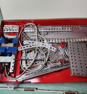 g583- 1959 Gilbert Erector The Rocket Launcher Set, model number 10053. - Image 3
