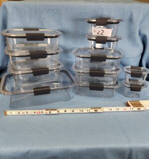 h22- Rubbermaid food storage containers