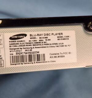 h28- Samsung Blu ray disc Player w/ remote - Image 3