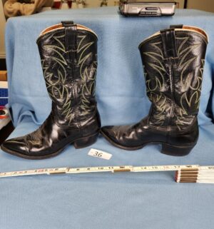 h36- Nocona Boot Size 8 - Image 1