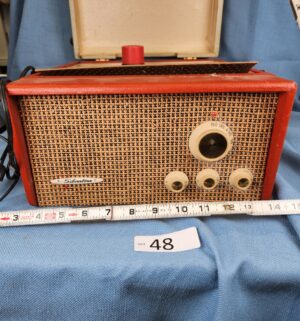 h48- Silvertone Model 1250 portable suitcase record player . Powers on and spins - Image 2