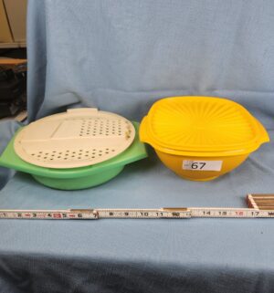 h67- vintage tupperware - Image 1