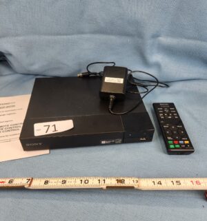h71- Sony Blu Ray / DVD Player w/ remote.