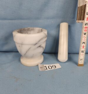 h109- white marble mortar and pestle set