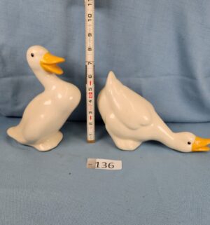 h136- vintage ceramic ducks