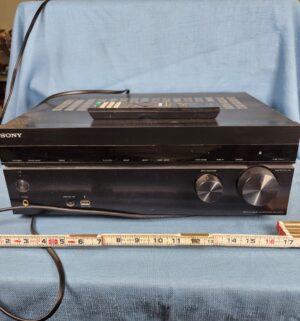 h148- Sony Multi Channel AV Receiver STR-DH550. Tested/works