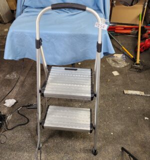 h154- Cosco Step Ladder