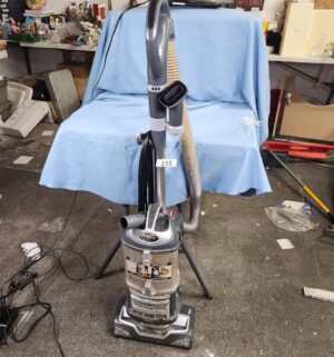 h155- Shark Professional Navigator Liftaway. Tested/works