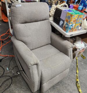 h163- Working Lift Chair w/ heat and massager. Fully Tested/works. Needs a moderate cleaning