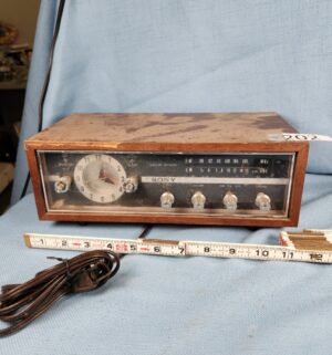 h202- vintage sony clock radio Model 8FC-75W