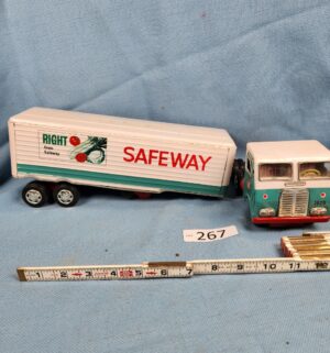 h267- tin litho Safeway semi-truck toy made in Japan in the 1960s - Image 2