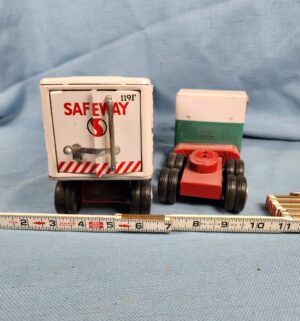 h267- tin litho Safeway semi-truck toy made in Japan in the 1960s - Image 4