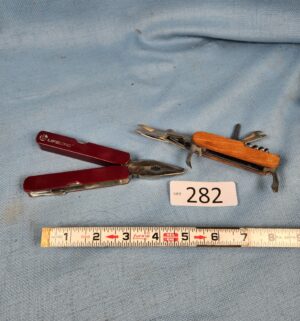 h282- multi tool and pocket knife - Image 1