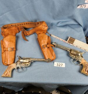 h327- vintage fanner 50 toy cap gun set