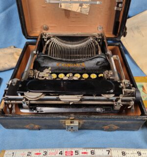 h331- Antique Corona Typewriter Type 3 w/ ribbon - Image 4