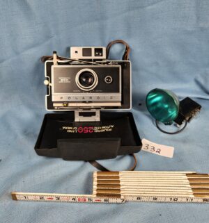 h332- Polaroid 250 Land Camera