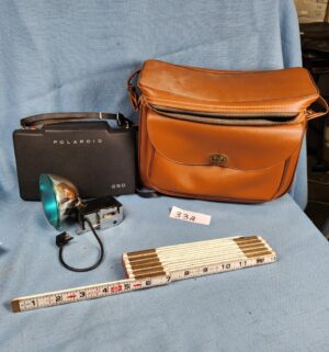h332- Polaroid 250 Land Camera - Image 3
