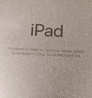 h333- iPad Model A2603 w/ box. 64gb. LOCKED. BUYER BEWARE. NO CODE. - Image 4