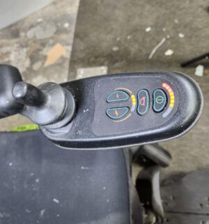 h338- Quickie Q300M Mini Power Chair. Fully Tested and Works. Battery is excellent condition - Image 3