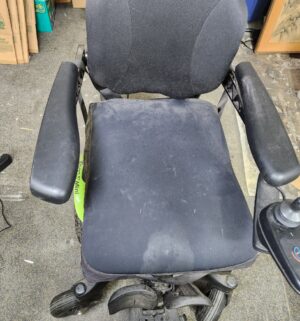 h338- Quickie Q300M Mini Power Chair. Fully Tested and Works. Battery is excellent condition - Image 4