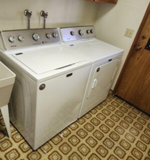g587- Maytag Washer & Electric Dryer Set. Fully Tested/works. Sold as a set only